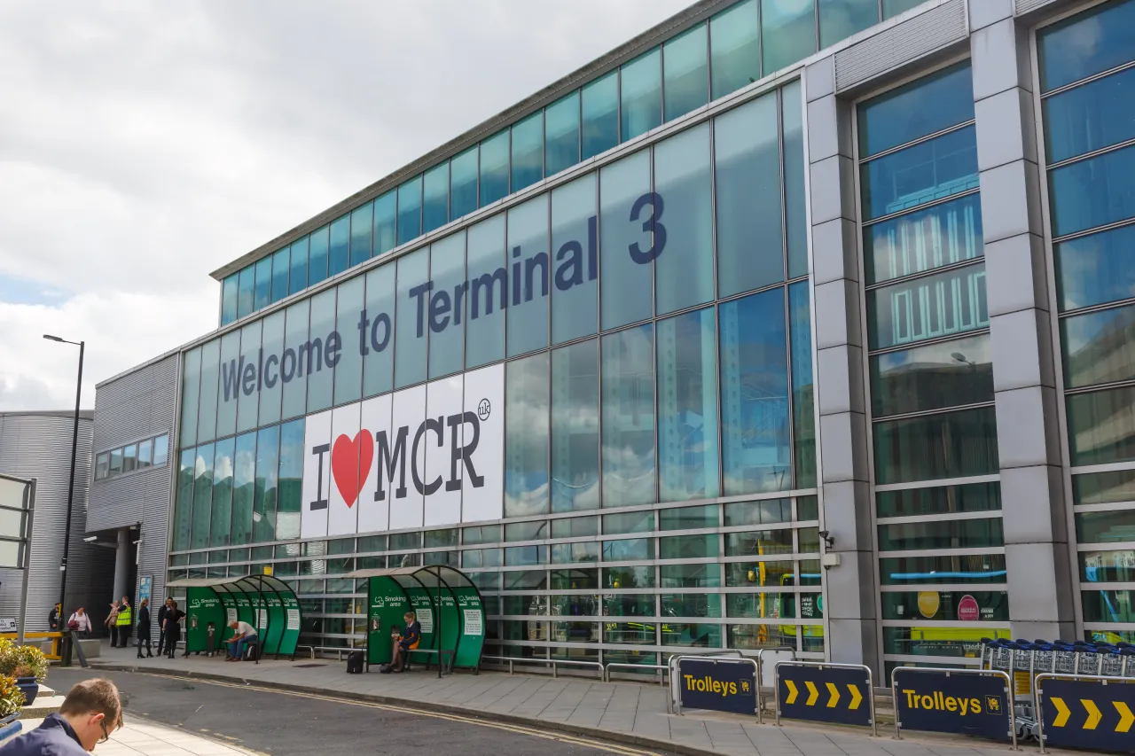 Manchester Airport MAN terminal — coach drop-off area